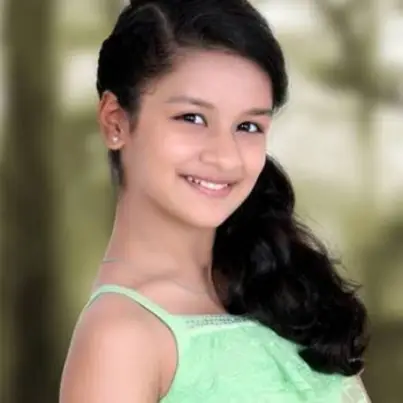 Avneet Kaur, Childhood